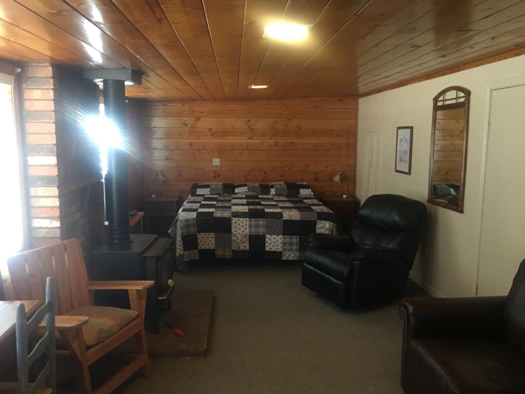 Rainbows End Fishing Resort パイントップ・レイクサイド エクステリア 写真