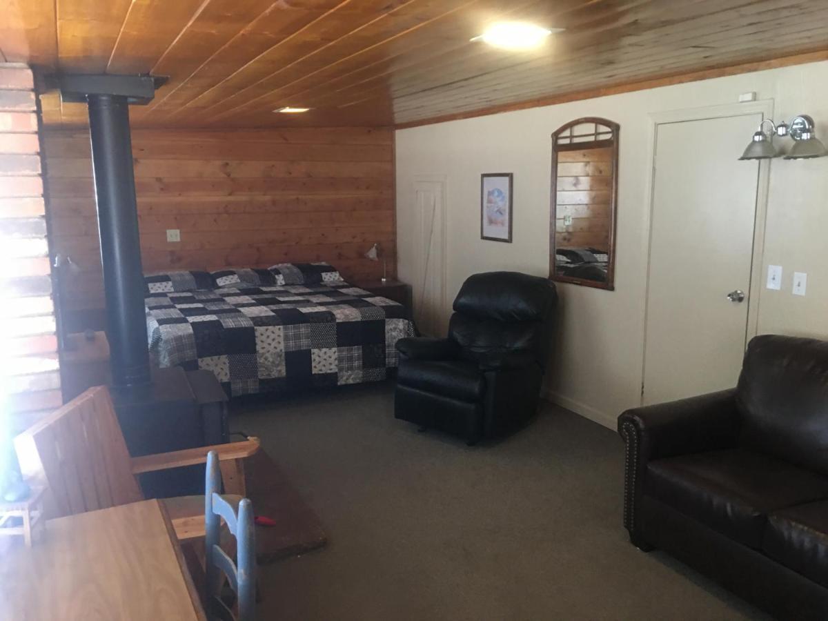 Rainbows End Fishing Resort パイントップ・レイクサイド エクステリア 写真