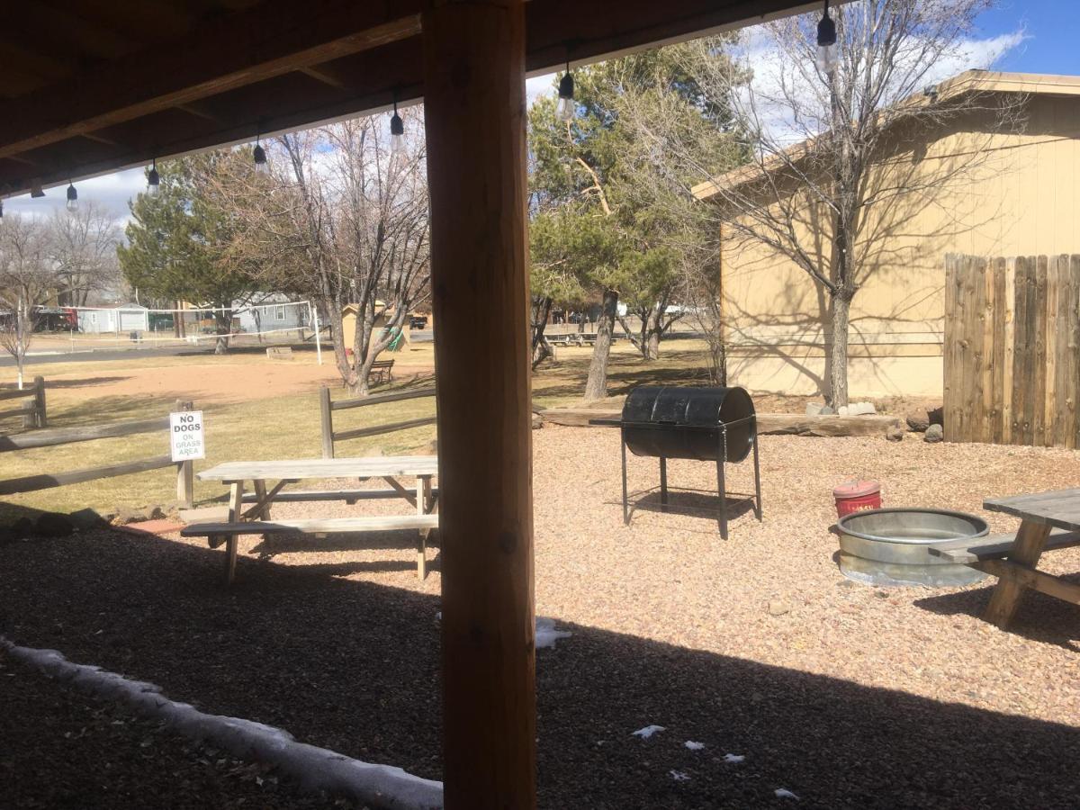 Rainbows End Fishing Resort パイントップ・レイクサイド エクステリア 写真