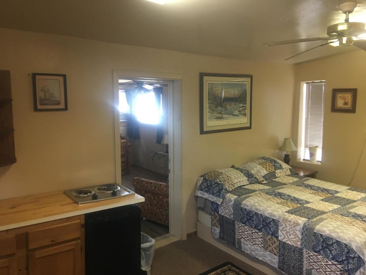 Rainbows End Fishing Resort パイントップ・レイクサイド エクステリア 写真