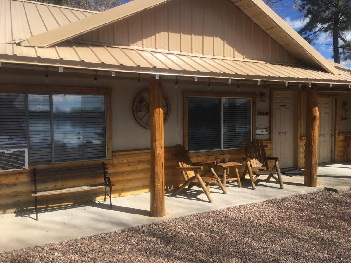 Rainbows End Fishing Resort パイントップ・レイクサイド エクステリア 写真