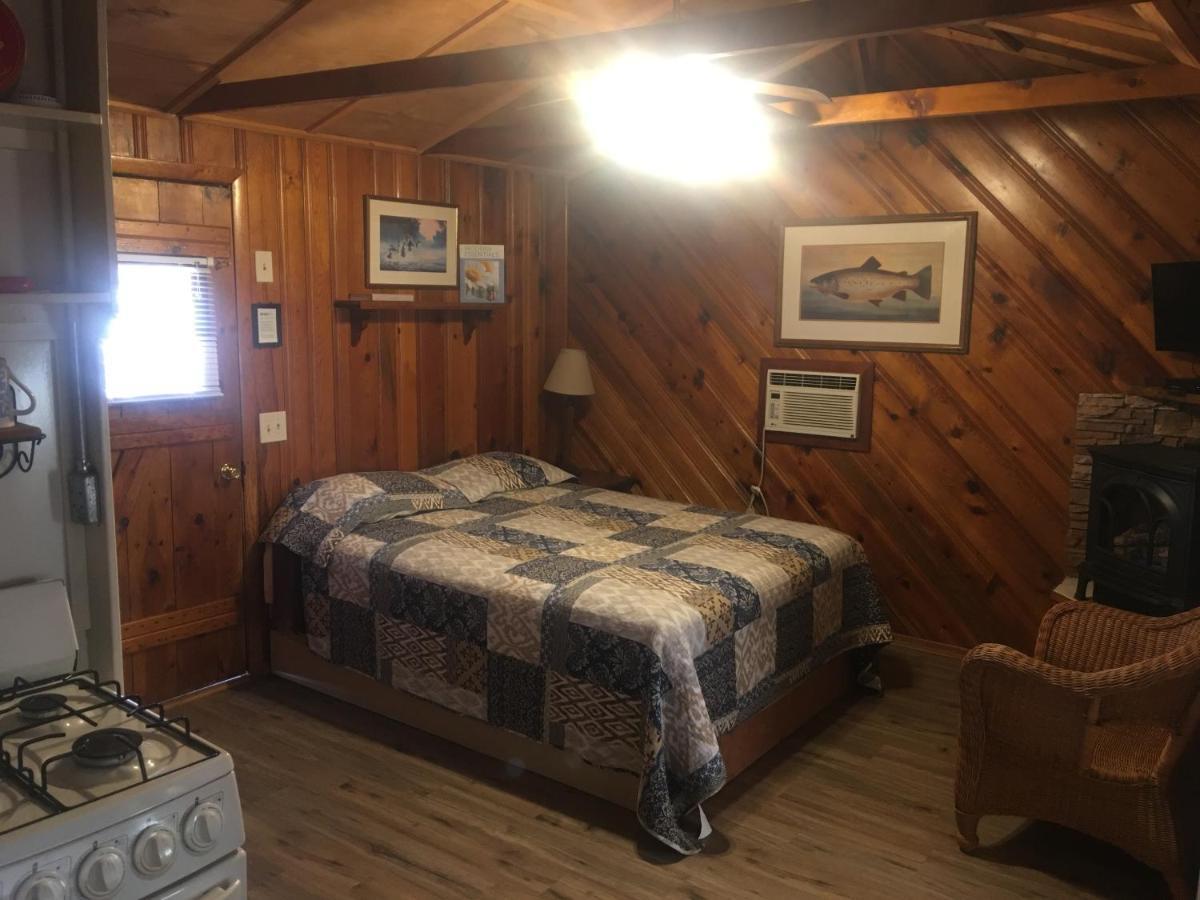 Rainbows End Fishing Resort パイントップ・レイクサイド エクステリア 写真