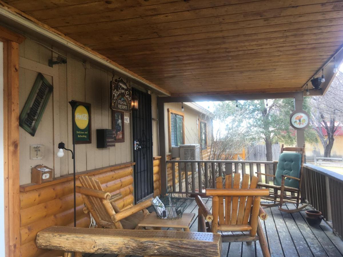 Rainbows End Fishing Resort パイントップ・レイクサイド エクステリア 写真