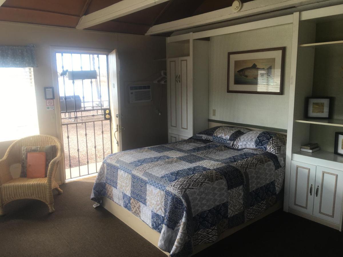 Rainbows End Fishing Resort パイントップ・レイクサイド エクステリア 写真
