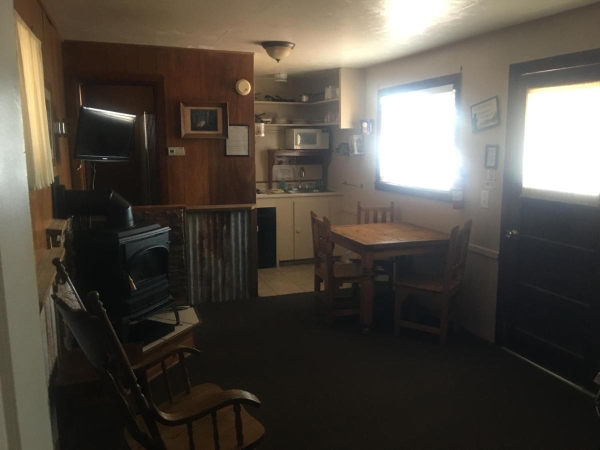 Rainbows End Fishing Resort パイントップ・レイクサイド エクステリア 写真