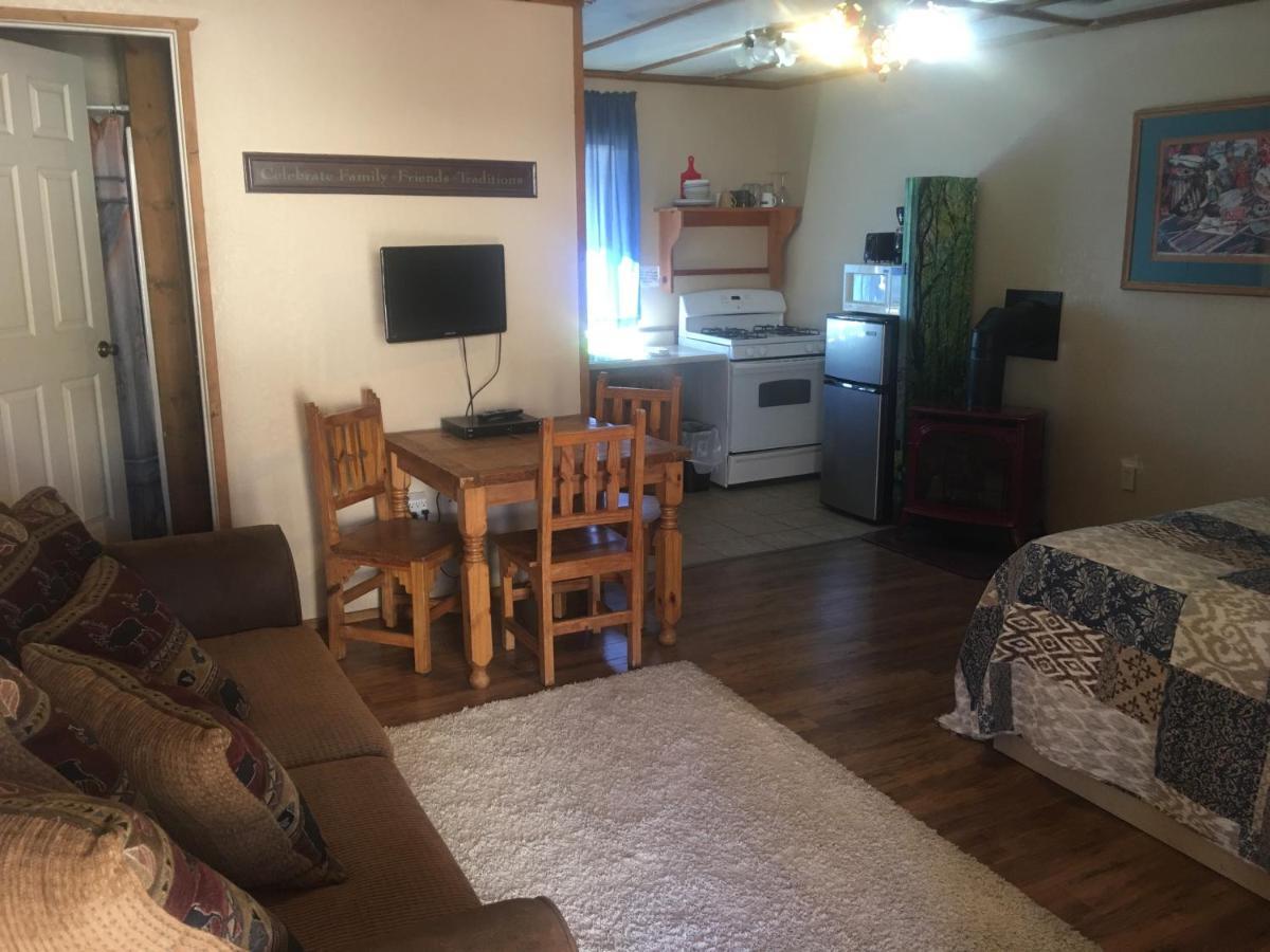 Rainbows End Fishing Resort パイントップ・レイクサイド エクステリア 写真