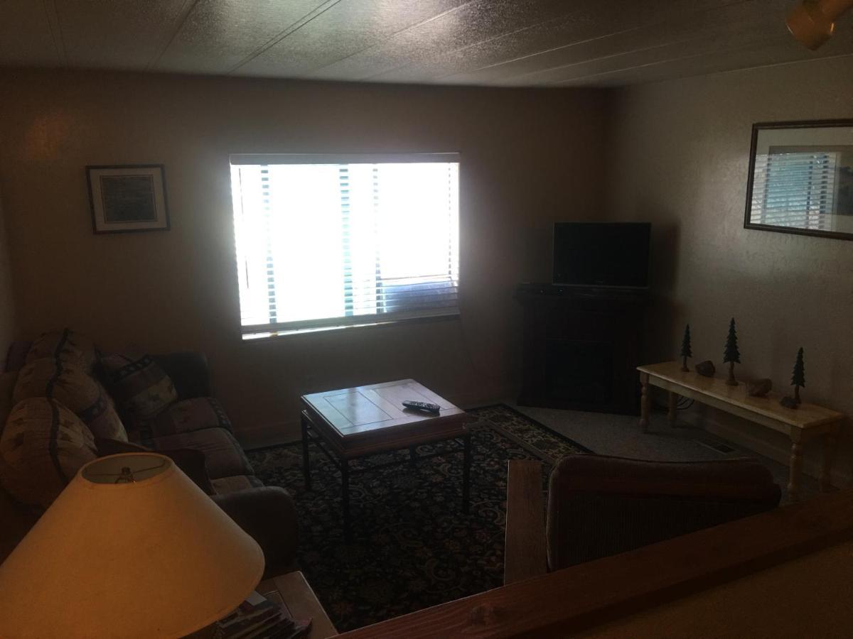 Rainbows End Fishing Resort パイントップ・レイクサイド エクステリア 写真