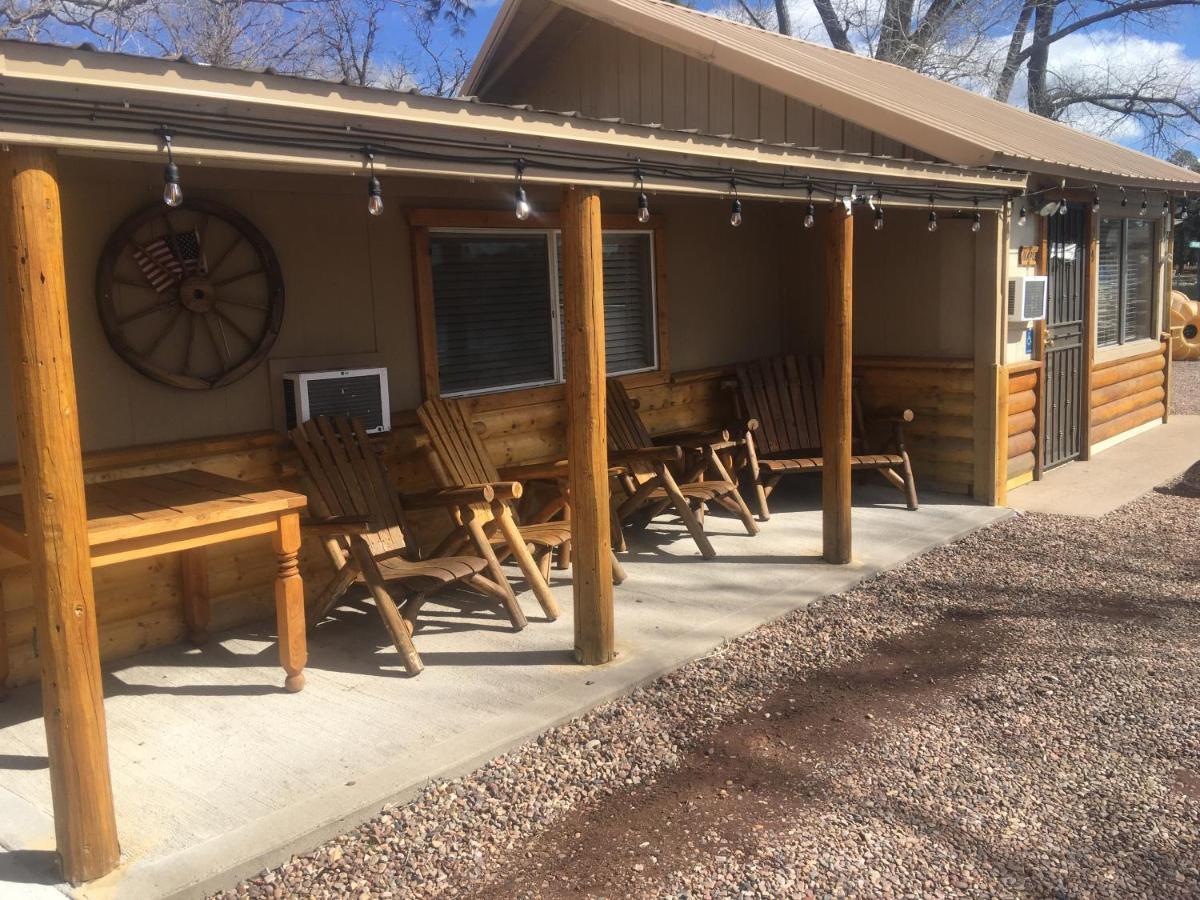Rainbows End Fishing Resort パイントップ・レイクサイド エクステリア 写真