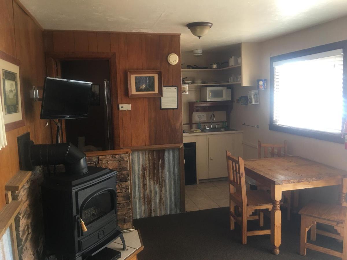 Rainbows End Fishing Resort パイントップ・レイクサイド エクステリア 写真