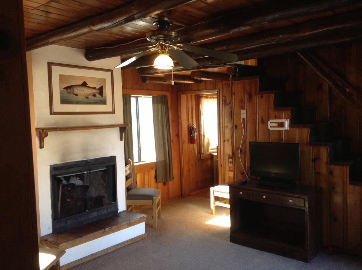 Rainbows End Fishing Resort パイントップ・レイクサイド エクステリア 写真