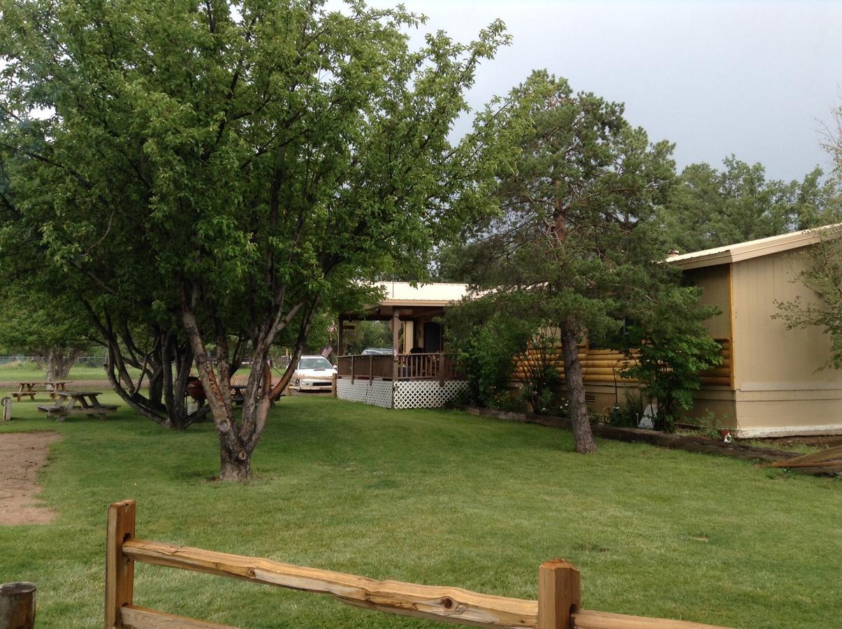 Rainbows End Fishing Resort パイントップ・レイクサイド エクステリア 写真