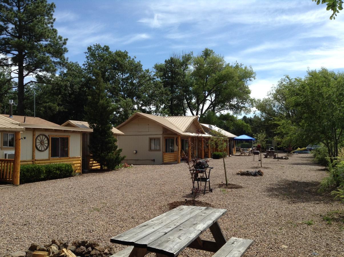 Rainbows End Fishing Resort パイントップ・レイクサイド エクステリア 写真